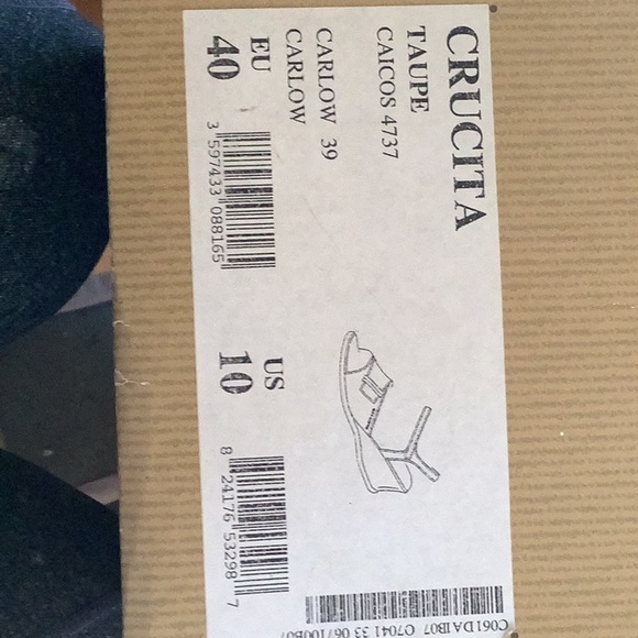 Mephisto sandals size 10. Beige/tan patent leather. - Picture 5 of 5